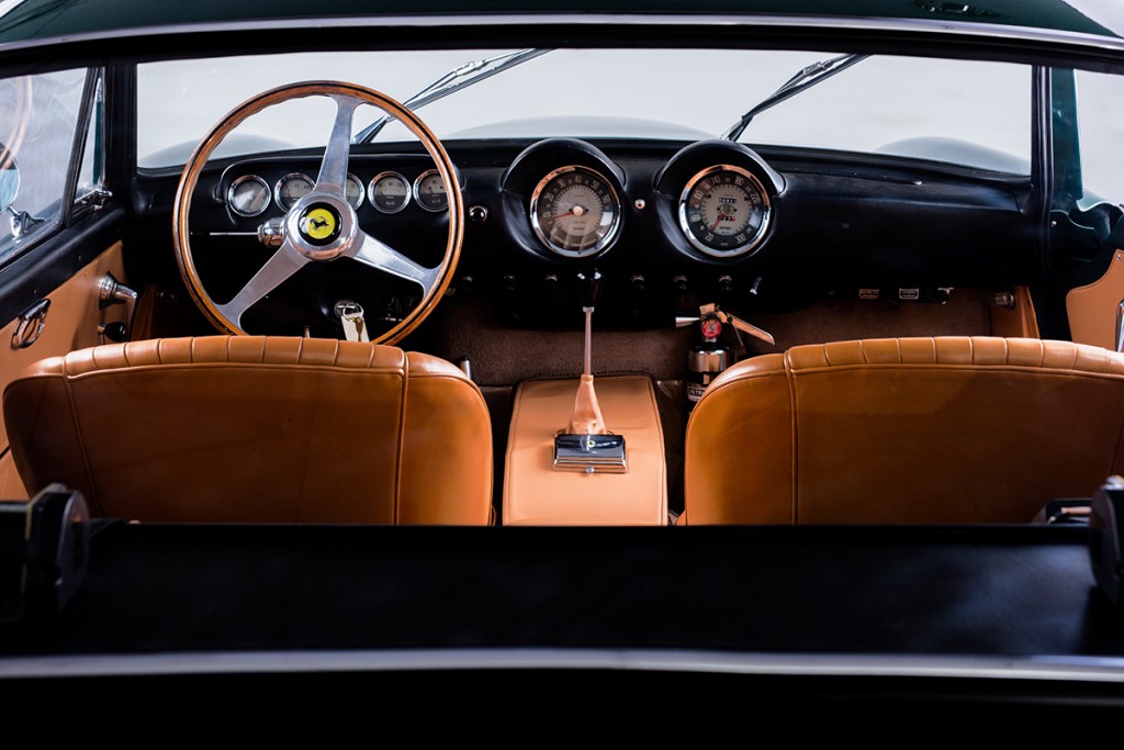 Miniature BBR 1/18 – Ferrari 250 Lusso Coupé 1963 – Rouge, Intérieur Noir – Avec Vitrine (BBR1843DV)